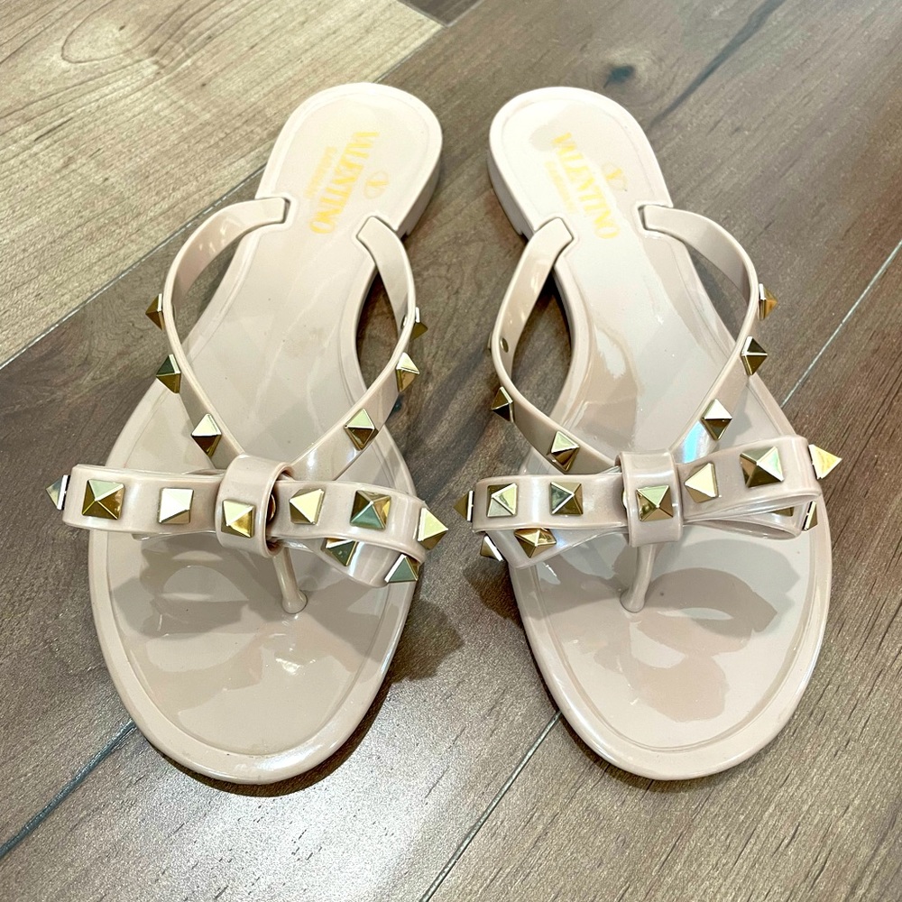 Valentino sandals! 💕❤️